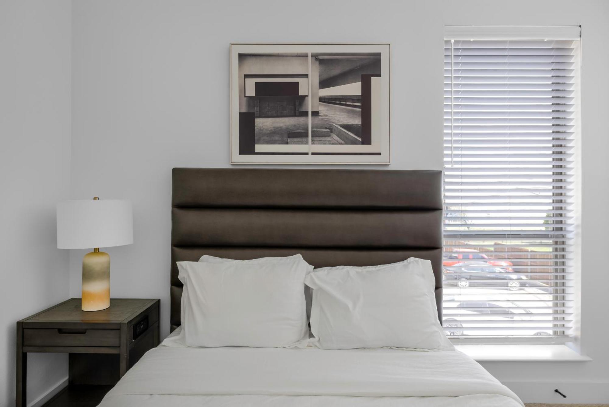 Railyard Apartments By Barsala Denton Phòng bức ảnh