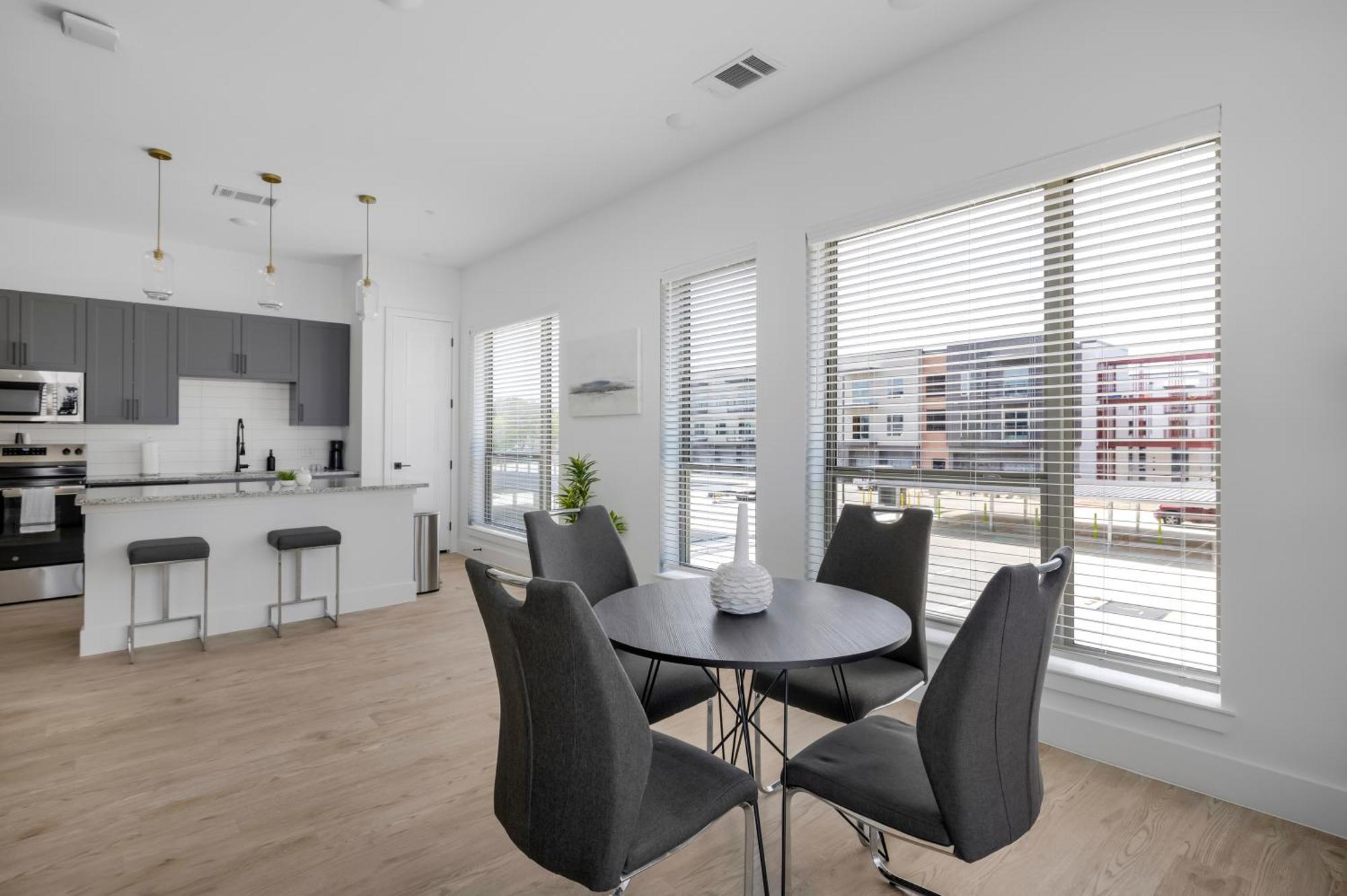 Railyard Apartments By Barsala Denton Phòng bức ảnh