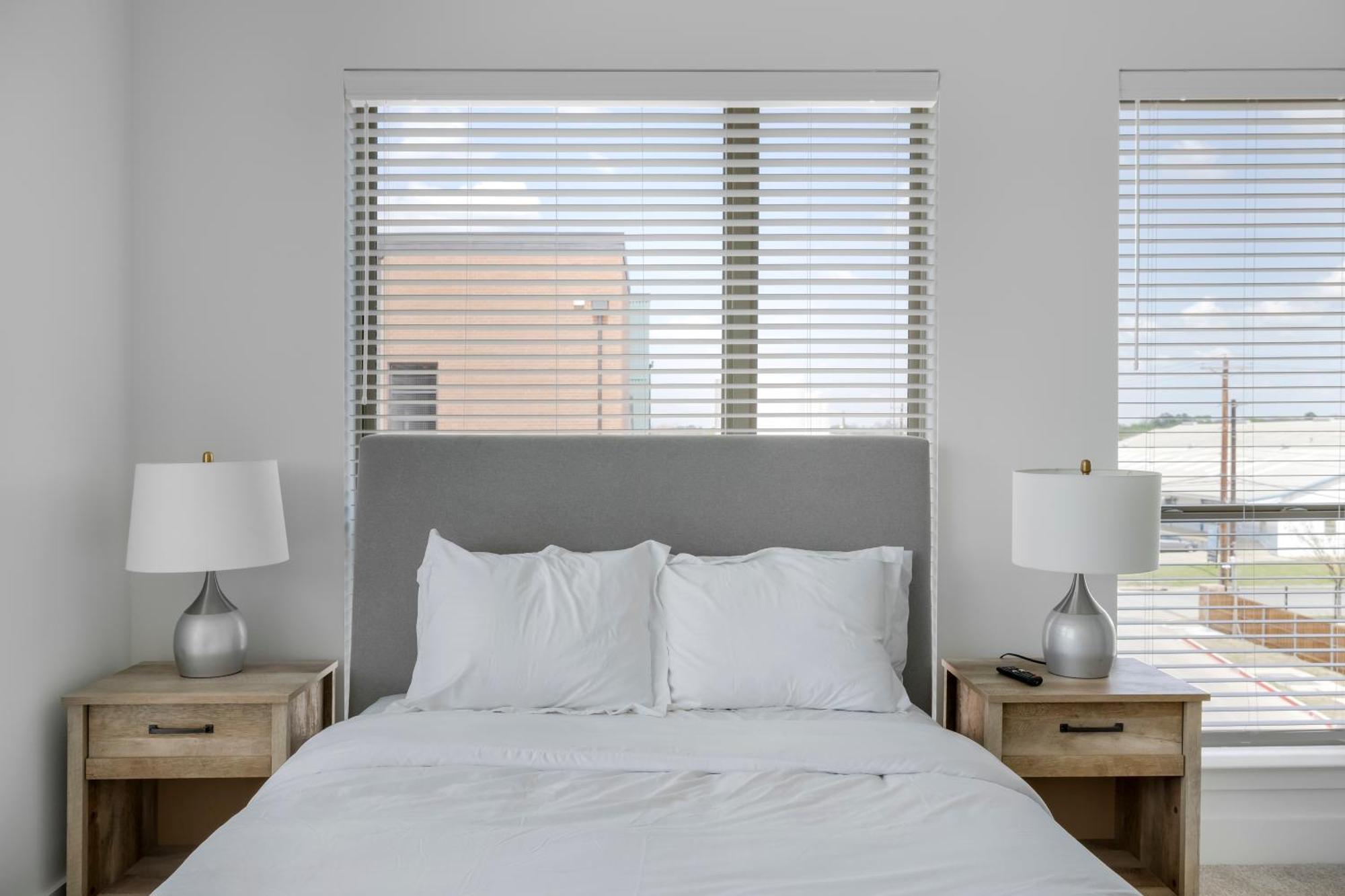 Railyard Apartments By Barsala Denton Phòng bức ảnh