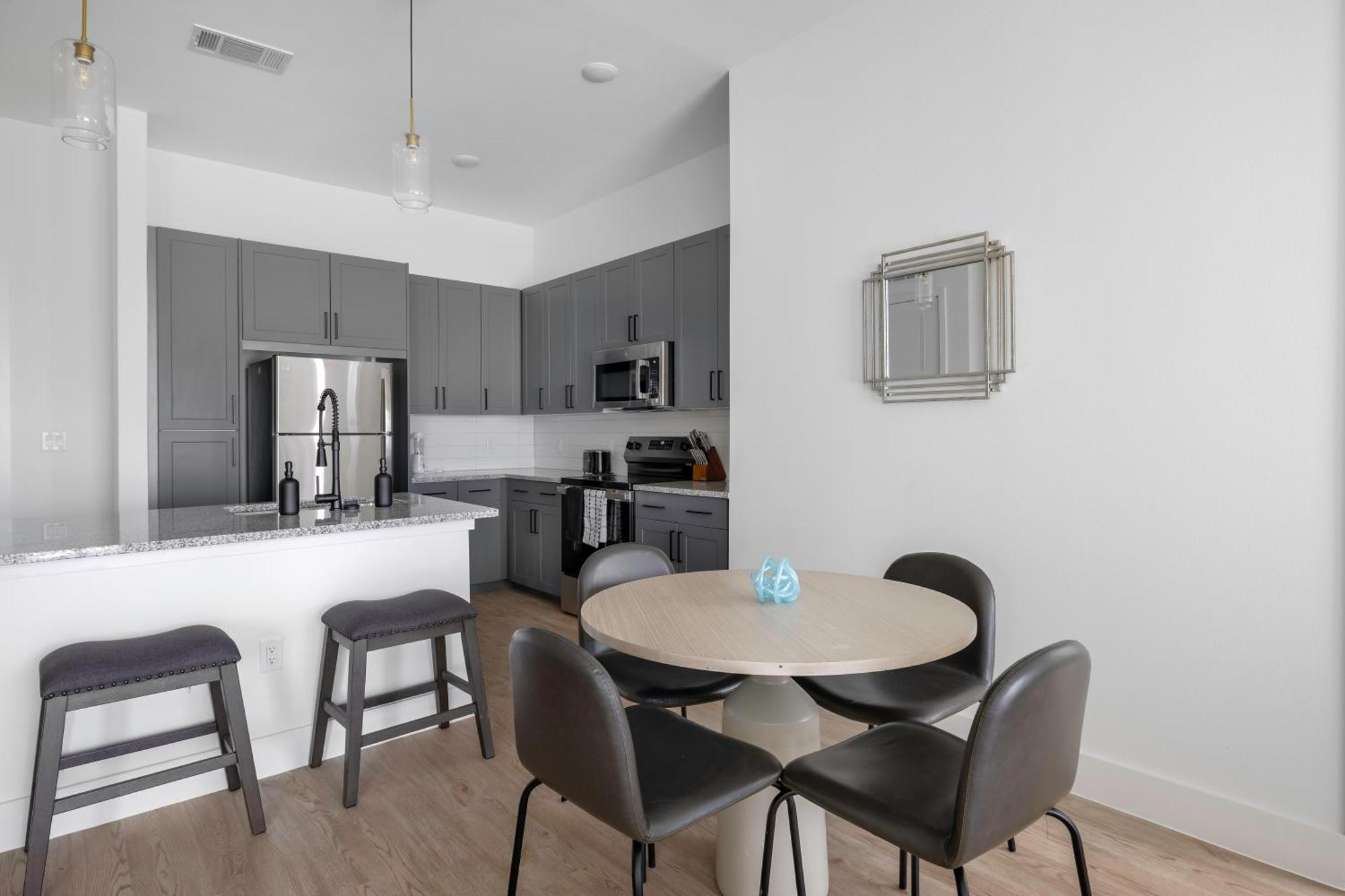 Railyard Apartments By Barsala Denton Phòng bức ảnh