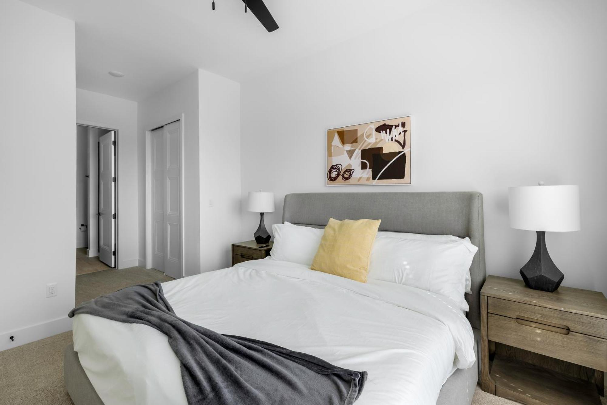 Railyard Apartments By Barsala Denton Phòng bức ảnh